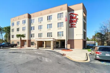 Red Roof Inn & Suites Fayetteville - Fort Bragg