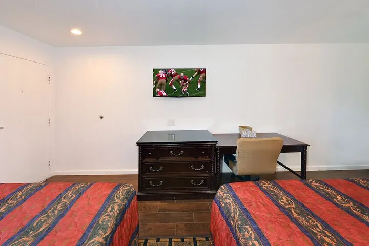 Room 4 of 11