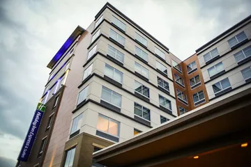 Holiday Inn Express & Suites Louisville Downtown by IHG