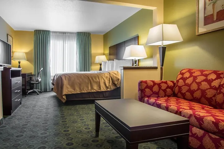 Room 4 of 40