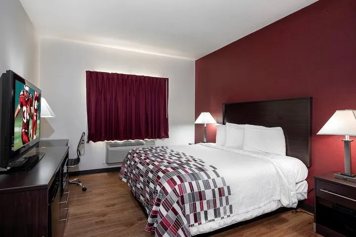 Room 5 of 28