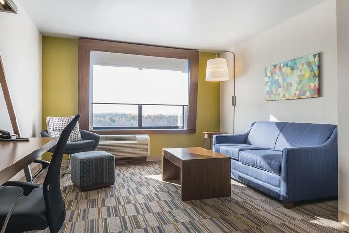 Room 4 of 39