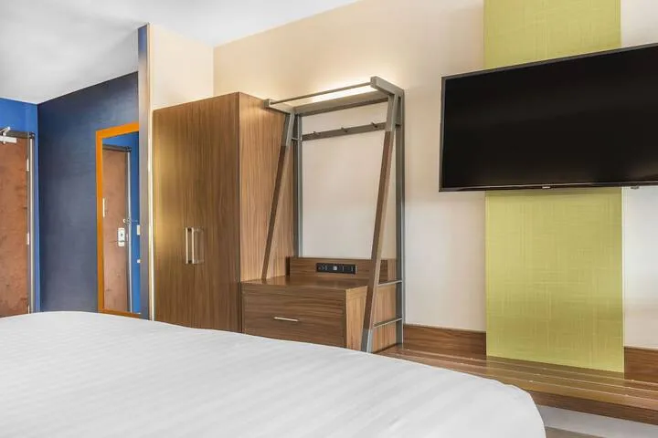 Room 3 of 39