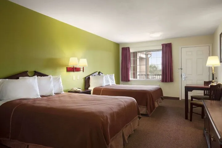 Room 5 of 12