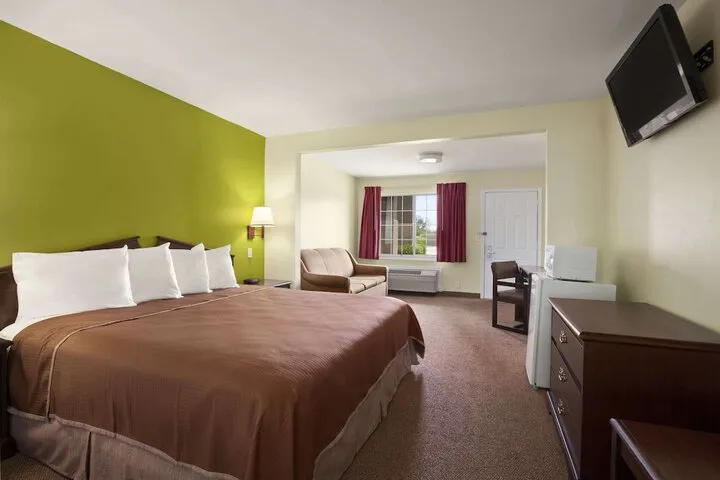 Room 4 of 12