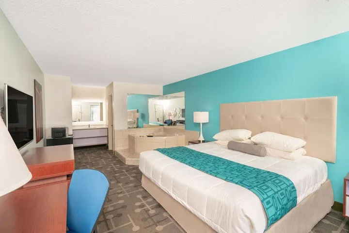 Room 4 of 11