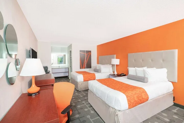 Room 5 of 11