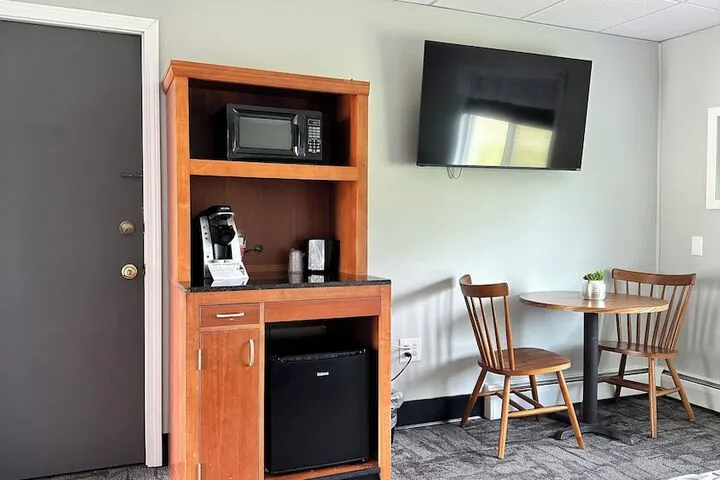 Room 4 of 35