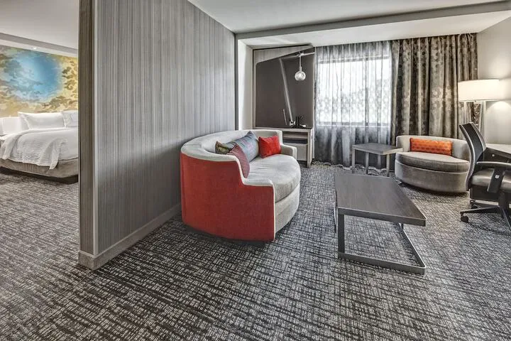Room 4 of 73