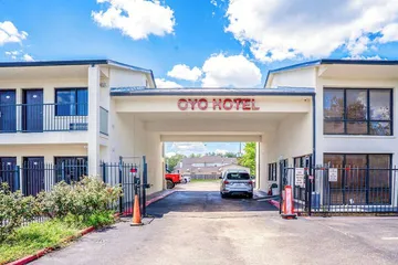 OYO Hotel Houston N Fm-1960 Champions TX