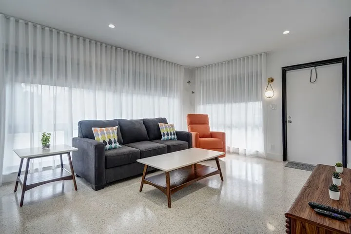 Room 4 of 89
