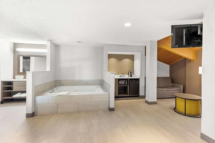 Room 5 of 42
