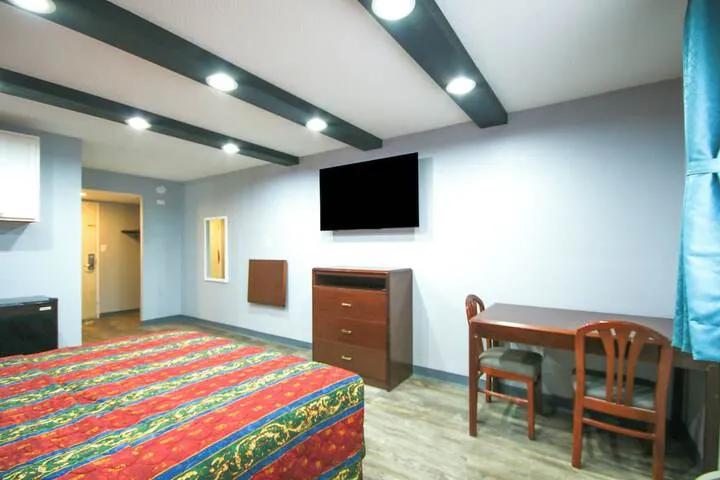 Room 5 of 25