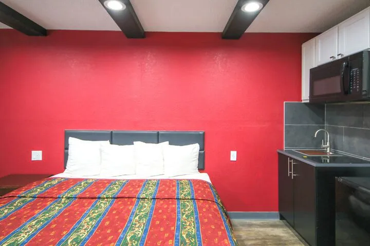 Room 3 of 25