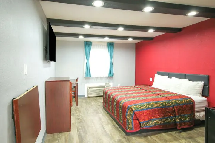 Room 2 of 25