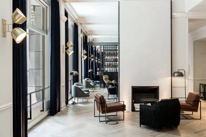Lobby lounge