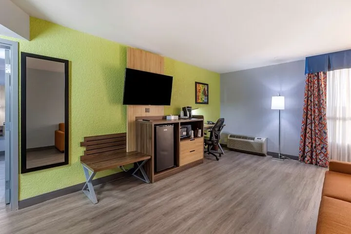 Room 4 of 39