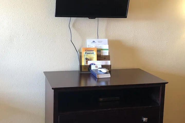 Room 4 of 27
