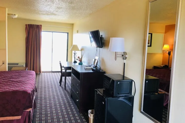 Room 3 of 27