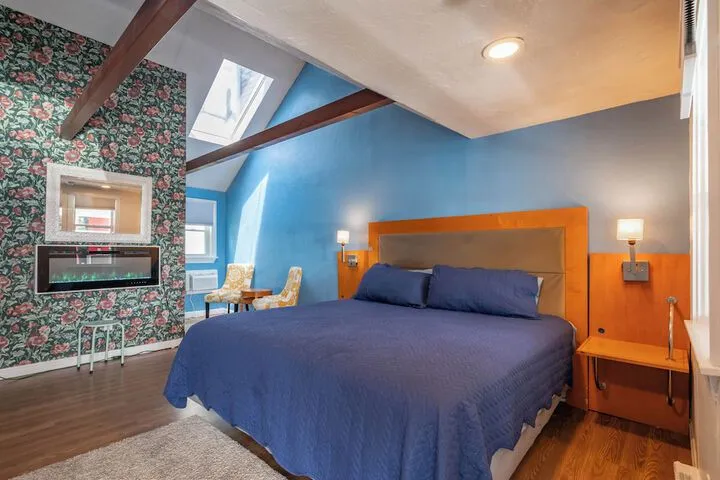 Room 2 of 61