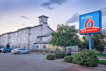 Studio 6 Bakersfield CA