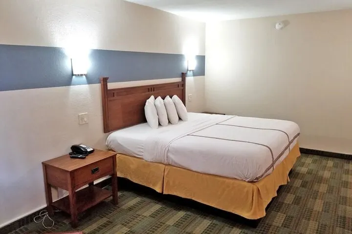 Room 4 of 20