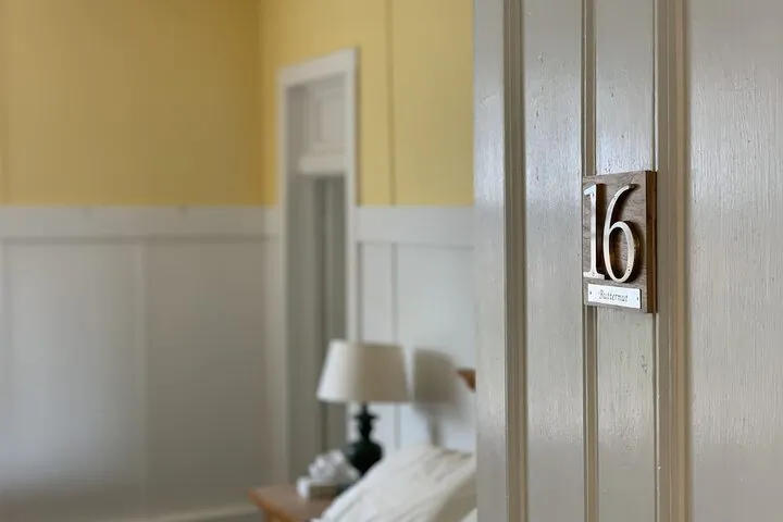 Room 5 of 154