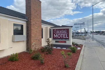 Colonial Motel