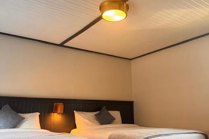 Room 3 of 21