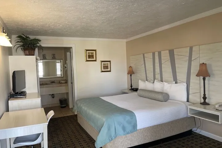 Room 3 of 34