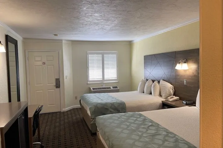 Room 2 of 34