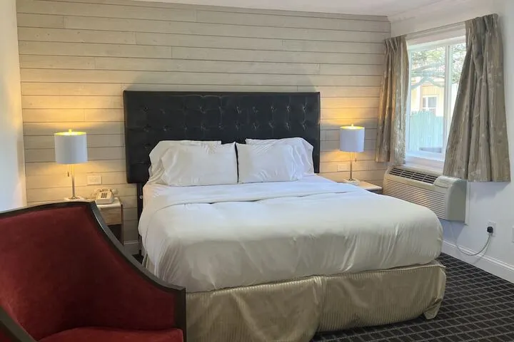 Room 5 of 12