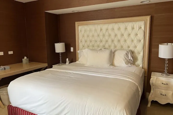 Room 4 of 12