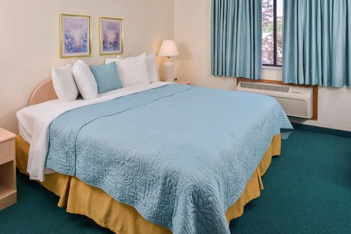Room 3 of 28