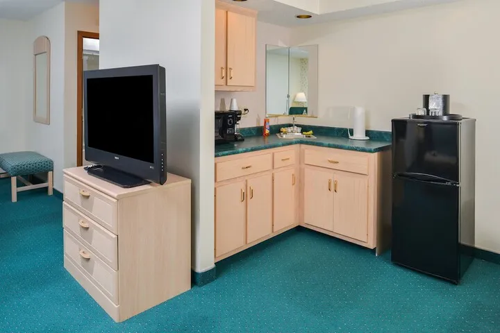 Room 4 of 28