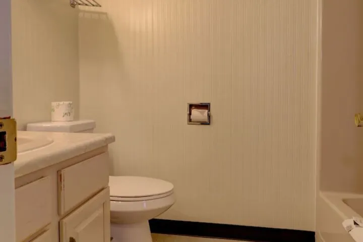 Room 4 of 38