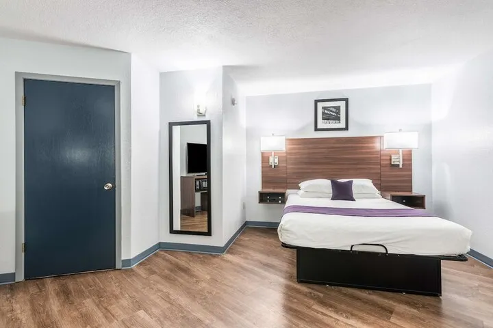 Room 5 of 23