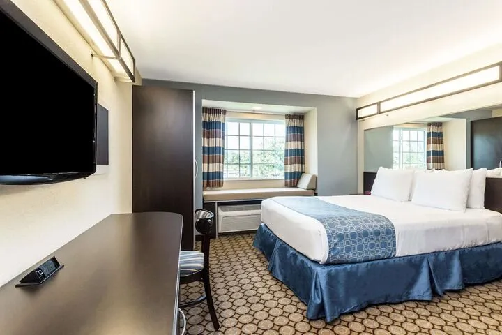 Room 4 of 28