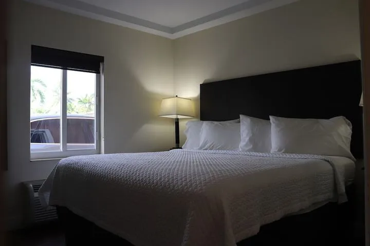 Room 3 of 43