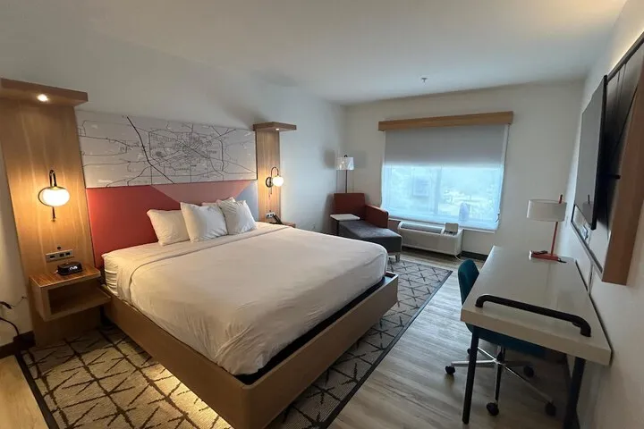 Room 4 of 64