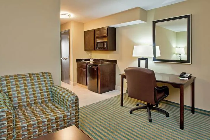 Room 3 of 33