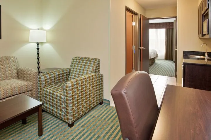 Room 5 of 33