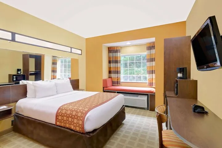 Room 5 of 16