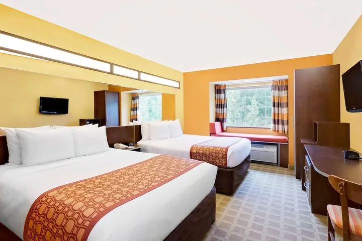 Room 4 of 16