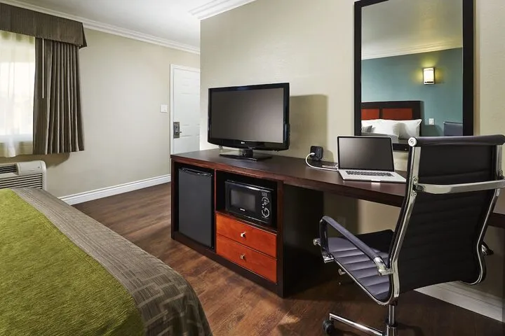 Room 2 of 8