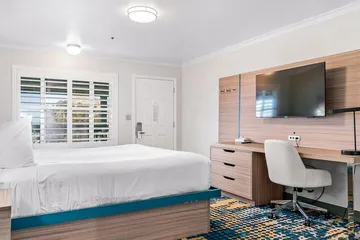 Pacific Shores Inn