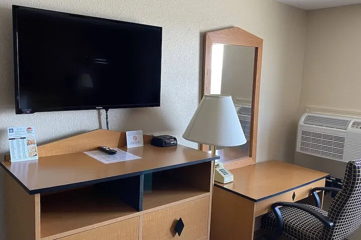Room 4 of 30