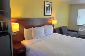 Lakeshore Inn Water Front