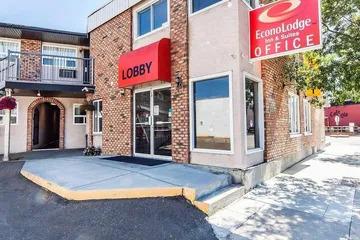 Econo Lodge Inn & Suites