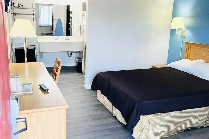 Room 3 of 25